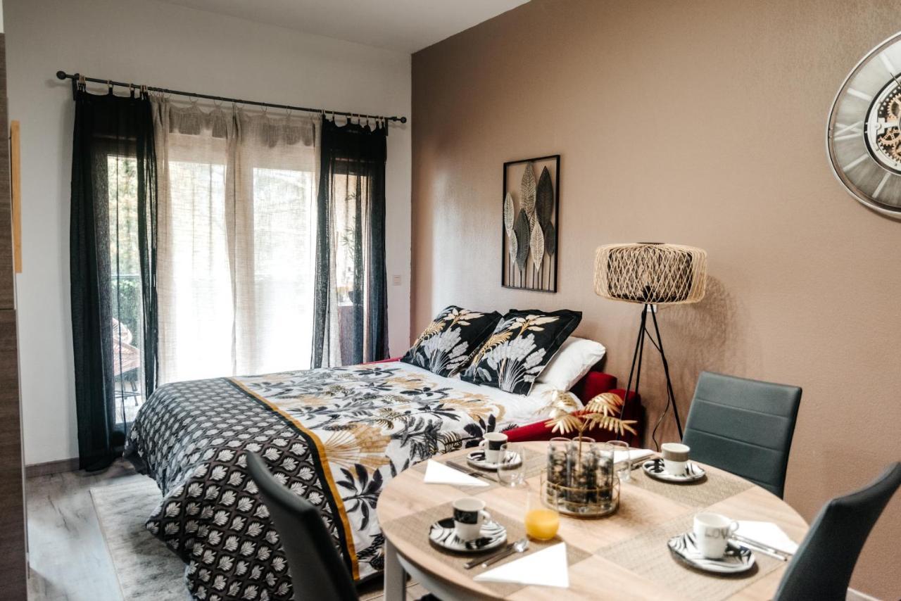Appartement Moderne Central Avec Piscine, Garage Prive Et Terrasse Sud อูเซส ภายนอก รูปภาพ